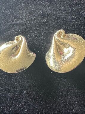 Vintage Lady Remington ("LR") gold-tone